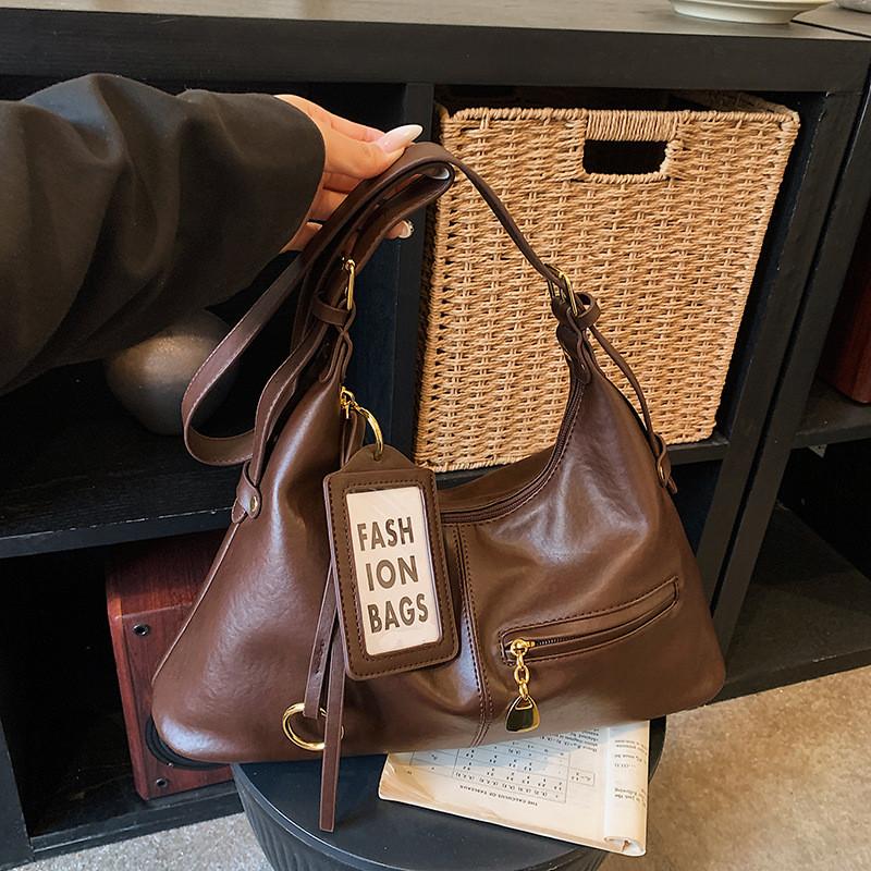 Retro Single Shoulder Bag For Women With Pu Material And Large Capacity For Daily Commute