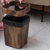 Soptunna med träimitation, Tillverkad av tryckbeständigt och hållbart plastmaterial, Kan användas som en dekorativ soptunna