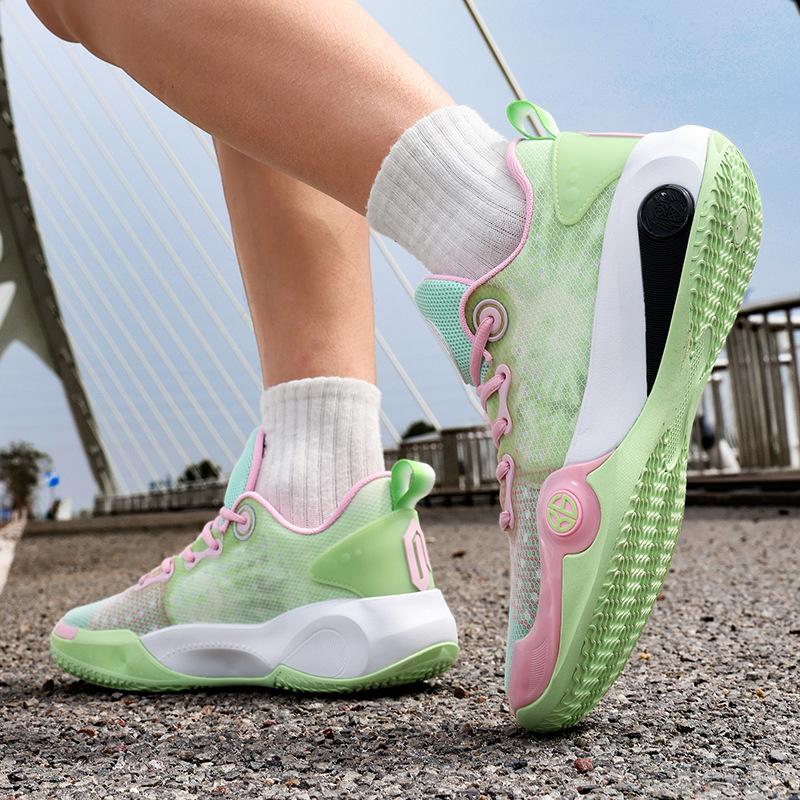 New BG basketball shoes 2025 new mesh breathable sports shoes sports students ultra-light shock absorption running Kobe sneakers