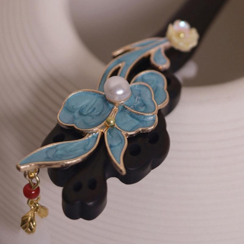 Handcrafts Wooden Hair Stick With Flower Design Elegant Ancient Hairpin For Women Traditional Chinese Hair Accessory