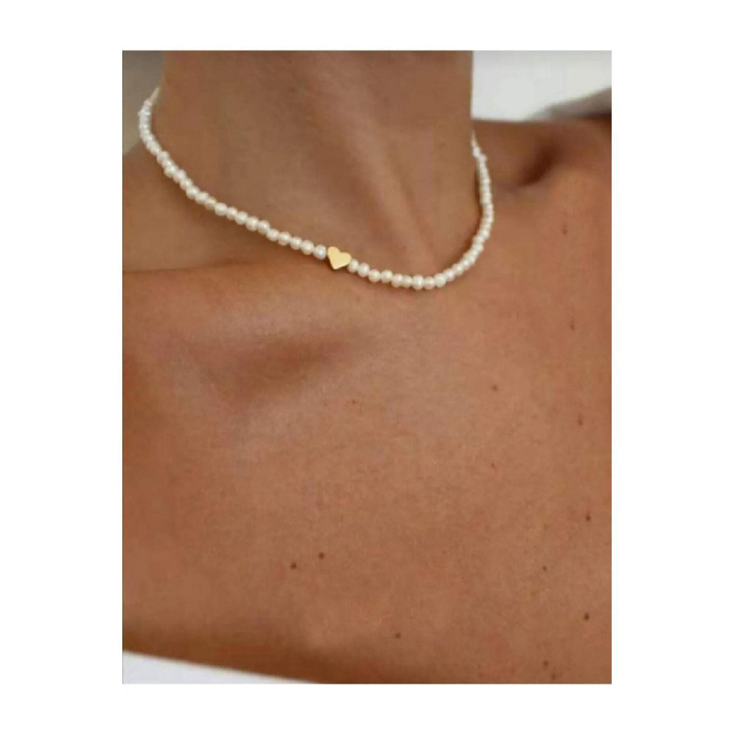 

Minimal Heart Pearl Choker Necklace білий