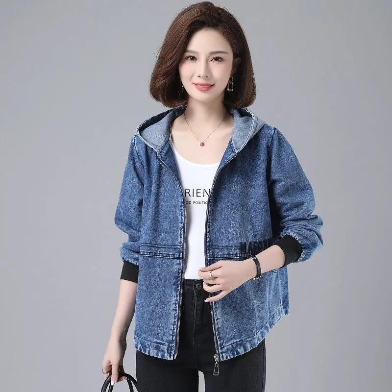 Dámská jarní a podzimní džínová bunda s kapucí pro matky středního věku, korejská verze volného střihu velkých velikostí, temperamentní džínový top