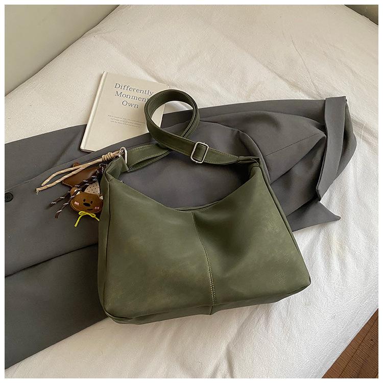 Fashionable large capacity crossbody bag winter new high-value tote bag shoulder bag commuter underarm bag