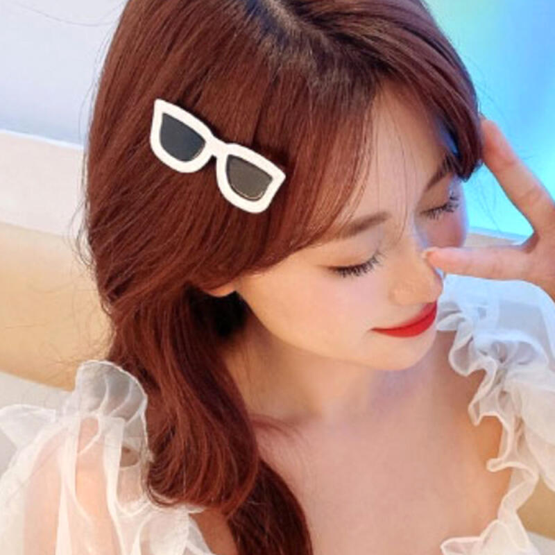 

Sunglass clip hair clip (2 colors) (1) Beige