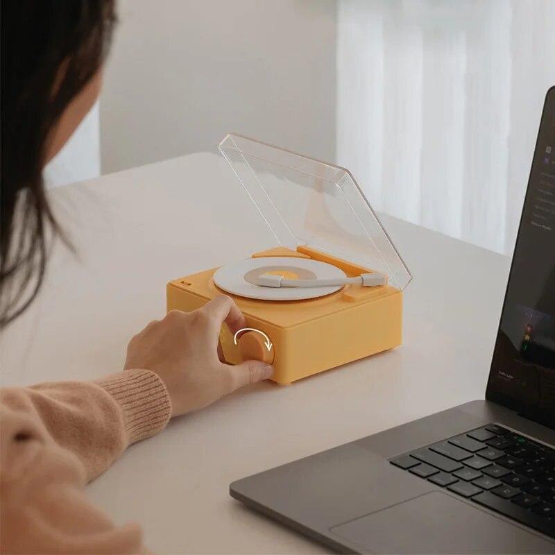 Nowy retro winylowy bezprzewodowy głośnik Bluetooth budzik mały gramofon przenośny wysokiej jakości dźwięk domowy inteligentny stereo