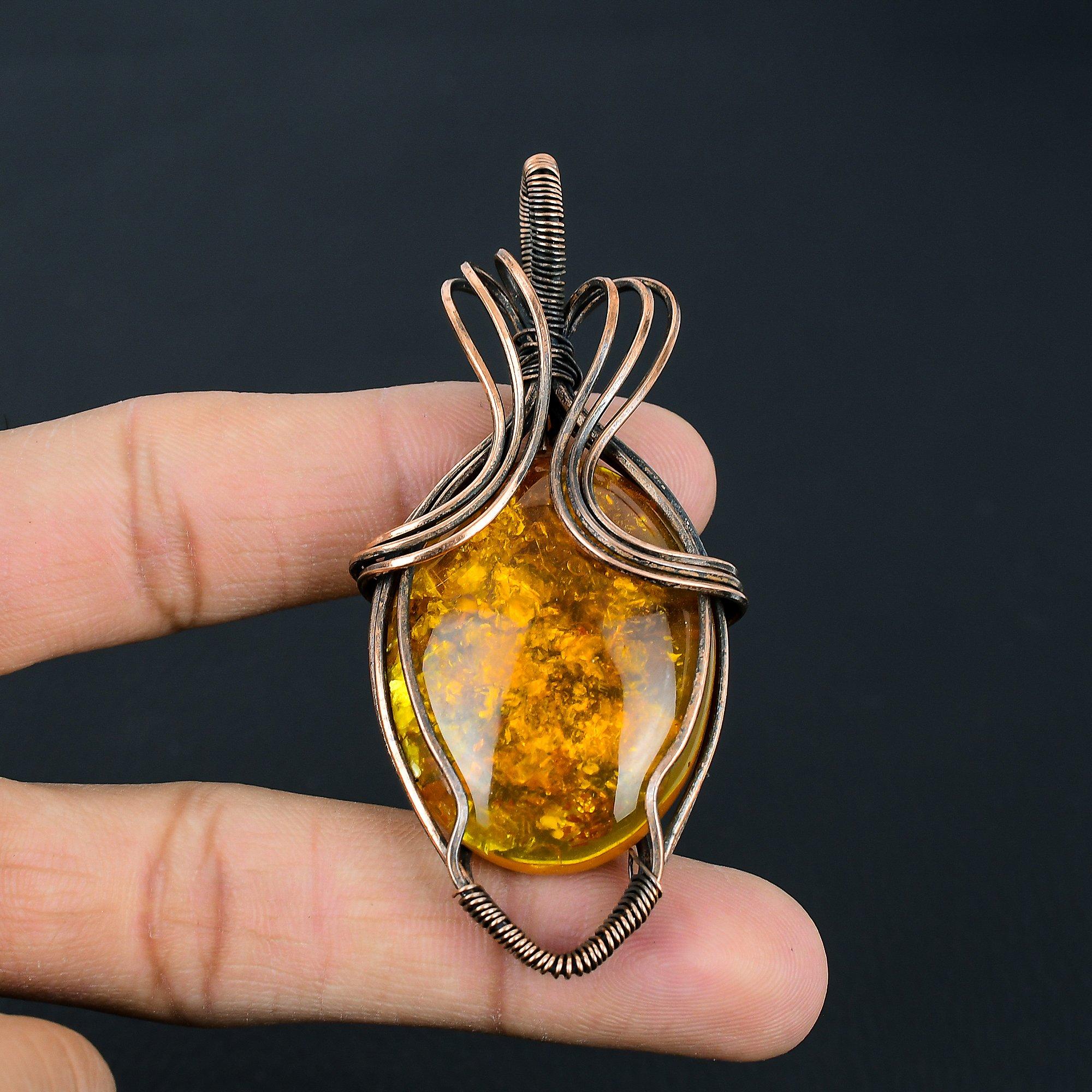 

Балтийский янтарь, драгоценный камень ручной работы, подвеска из чистой медной проволоки, обернутая ювелирными изделиями на День памяти 2.56 Inches жёлтый