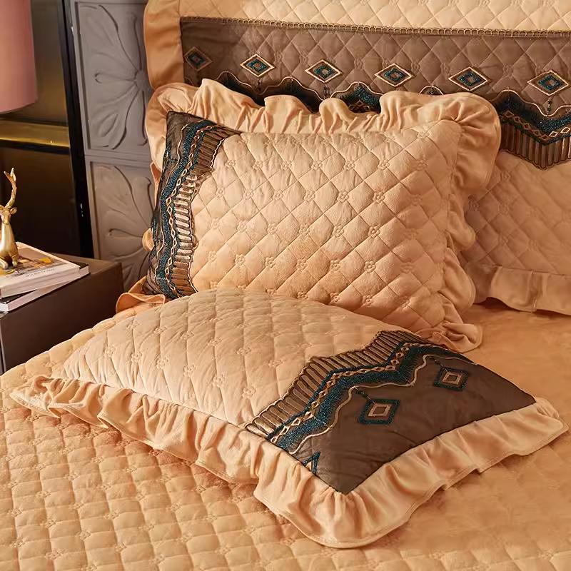Thick Milk Velvet and Cotton Pillowcase Set Paired with Thick Velvet and Quick Heating Cotton Pillowcase for Warmth