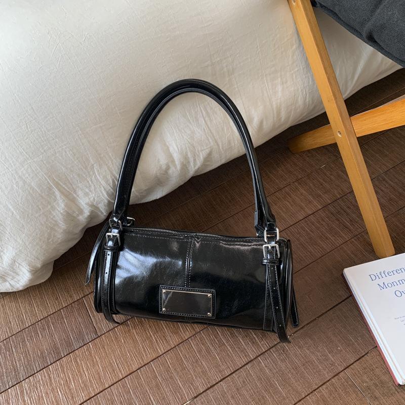 

Ретро маленькая сумка женская 2025 осень новая повседневная для поездок в зарубежном стиле маленькая квадратная сумка высокая ценность на одно плечо подмышечная сумка чёрный