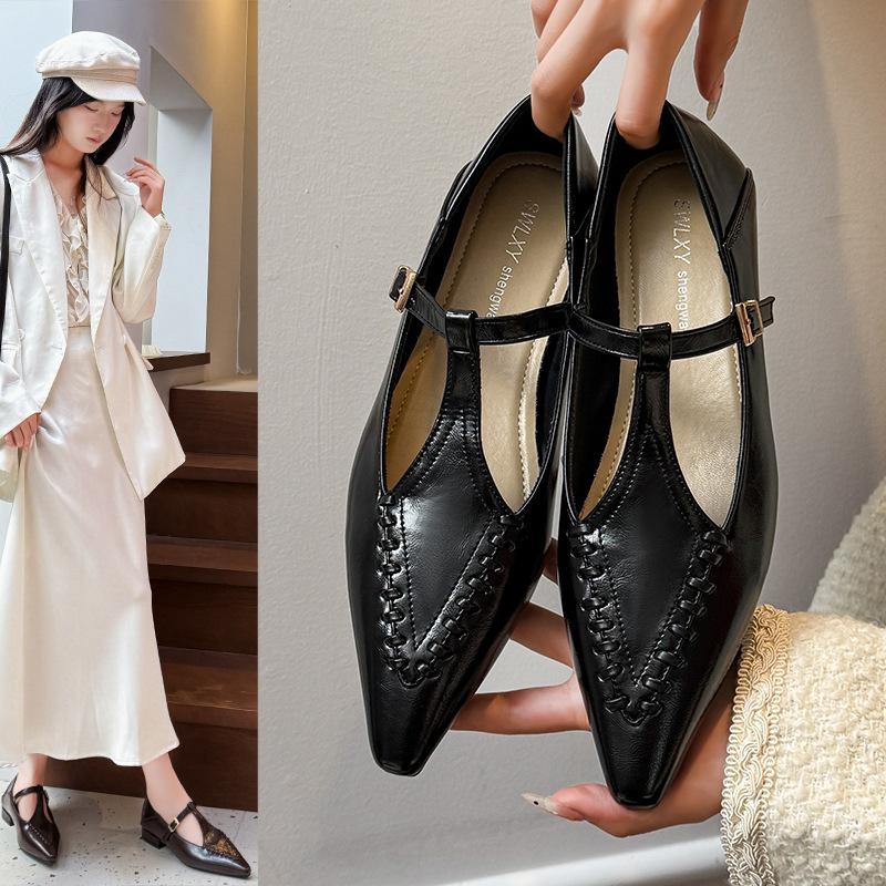Retro Pointed Mary Jane Shoes Women's 2025 Autumn New Niche T-buckle with Small Leather Shoes Versatile Flat Shoes