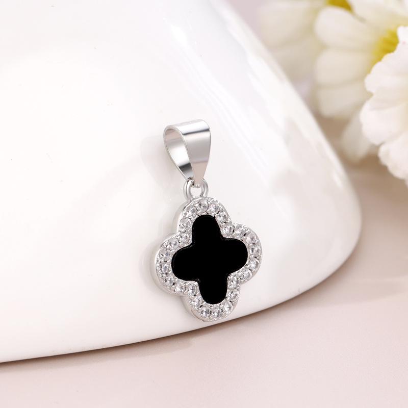 18K Gold-Plated Zircon Four-Leaf Clover Pendant Necklace: Women's Lucky Charm Jewelry Accessory