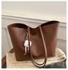 2024 Retro Large-Capacity Shoulder Tote: Casual Autumn/Winter Women's Pendant Bag
