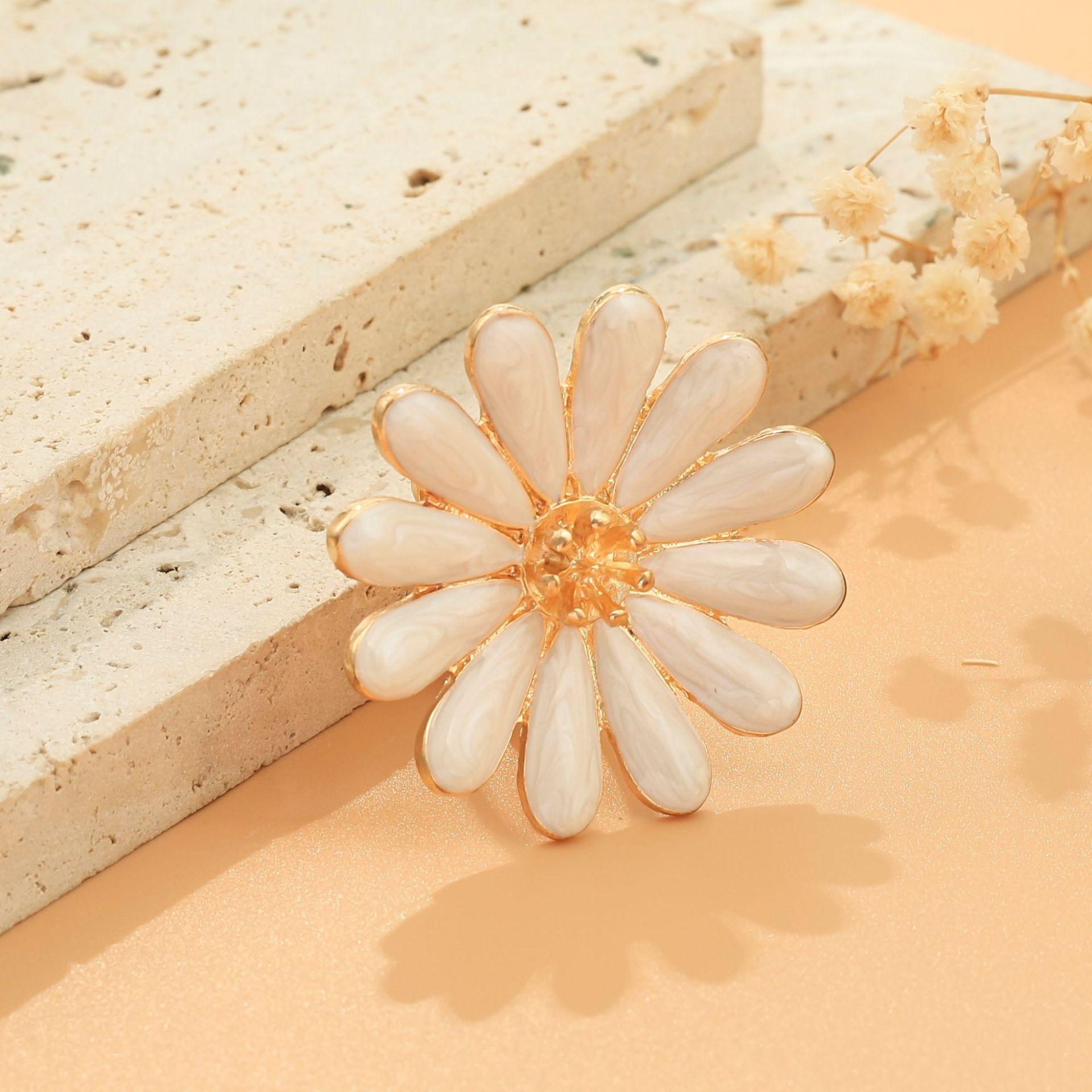 

Ветер маленькая ромашка маленькие серьги-пусеты женские новые легкая роскошь инс нишевый дизайн простые и универсальные высококлассные серьги