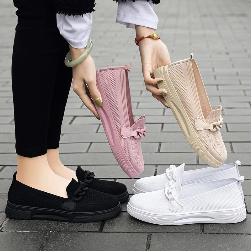Old Beijing cloth shoes women's spring leisure sports mother shallow mouth non-slip flat bottom middle-aged and elderly breathable fashion flying weav