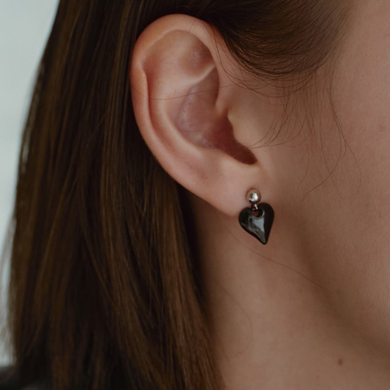 

YUSOWA BLOOM CHARM EARRING (BLACK) BLACK