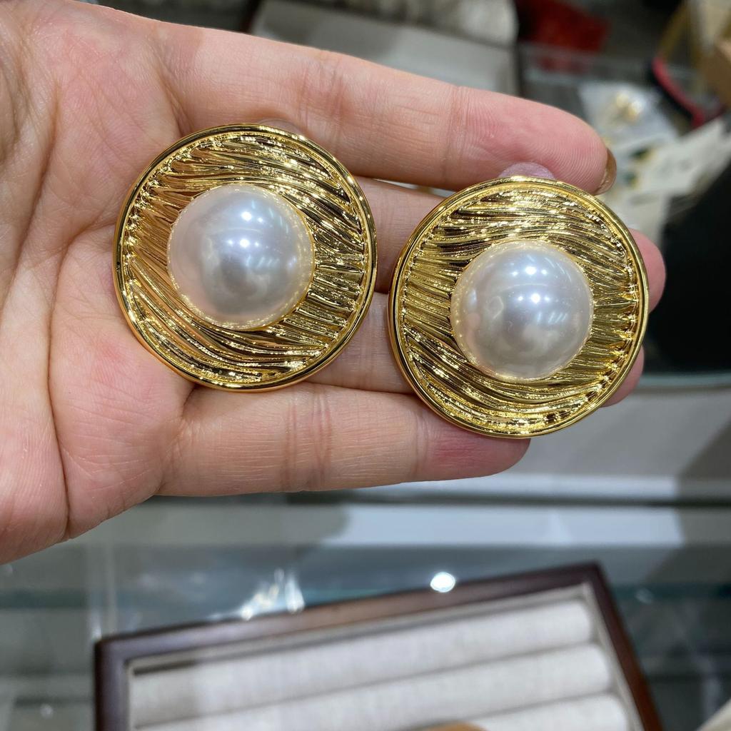 Wind Electroplated 22K Gold Texture Round Pearl Large Earrings Simple And Exaggerated High-End Ear-Sensitive Jewelry