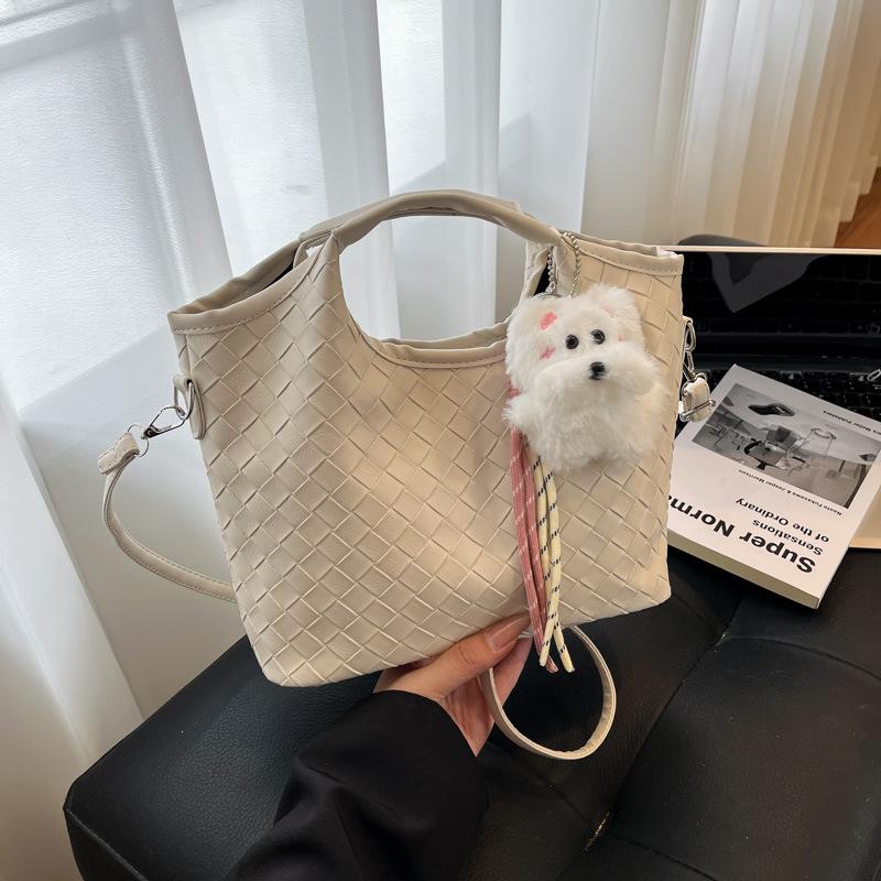 

New bag shoulder bag women s handbag women s bag versatile texture bucket bag commuter messenger bag Without pendant белый