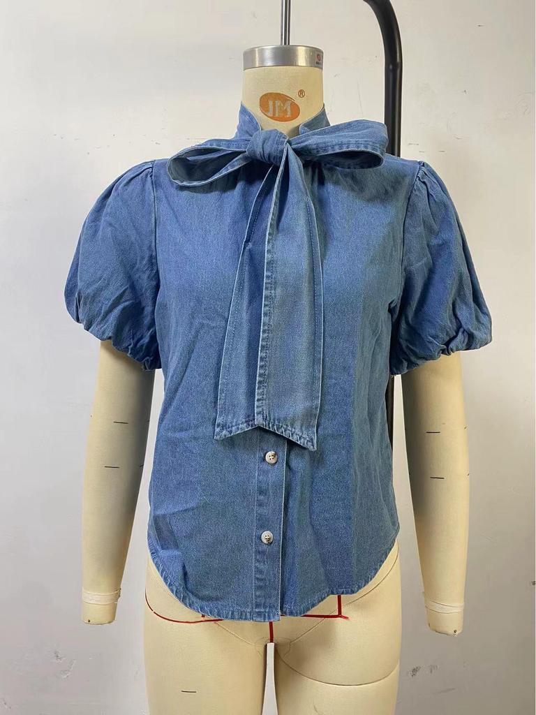 Camicia di jeans rétro con colletto ampio, allacciatura e fiocco da donna - Modello 89265