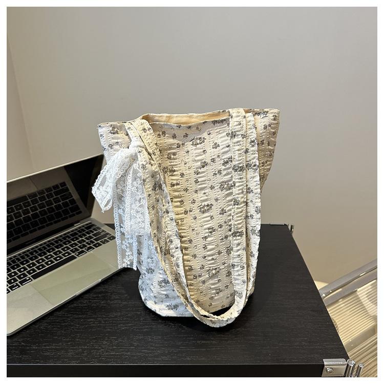 

Broken flower canvas bag women s 2025 new niche design texture large capacity tote environmental protection bag portable shoulder bag белый