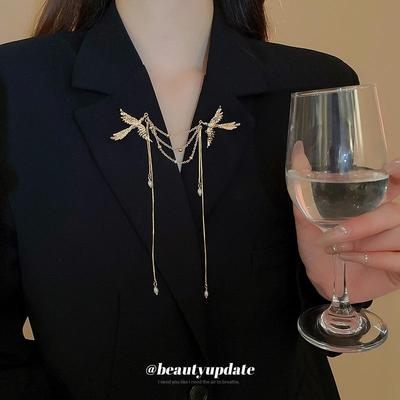 Broșe și accesorii pentru corp