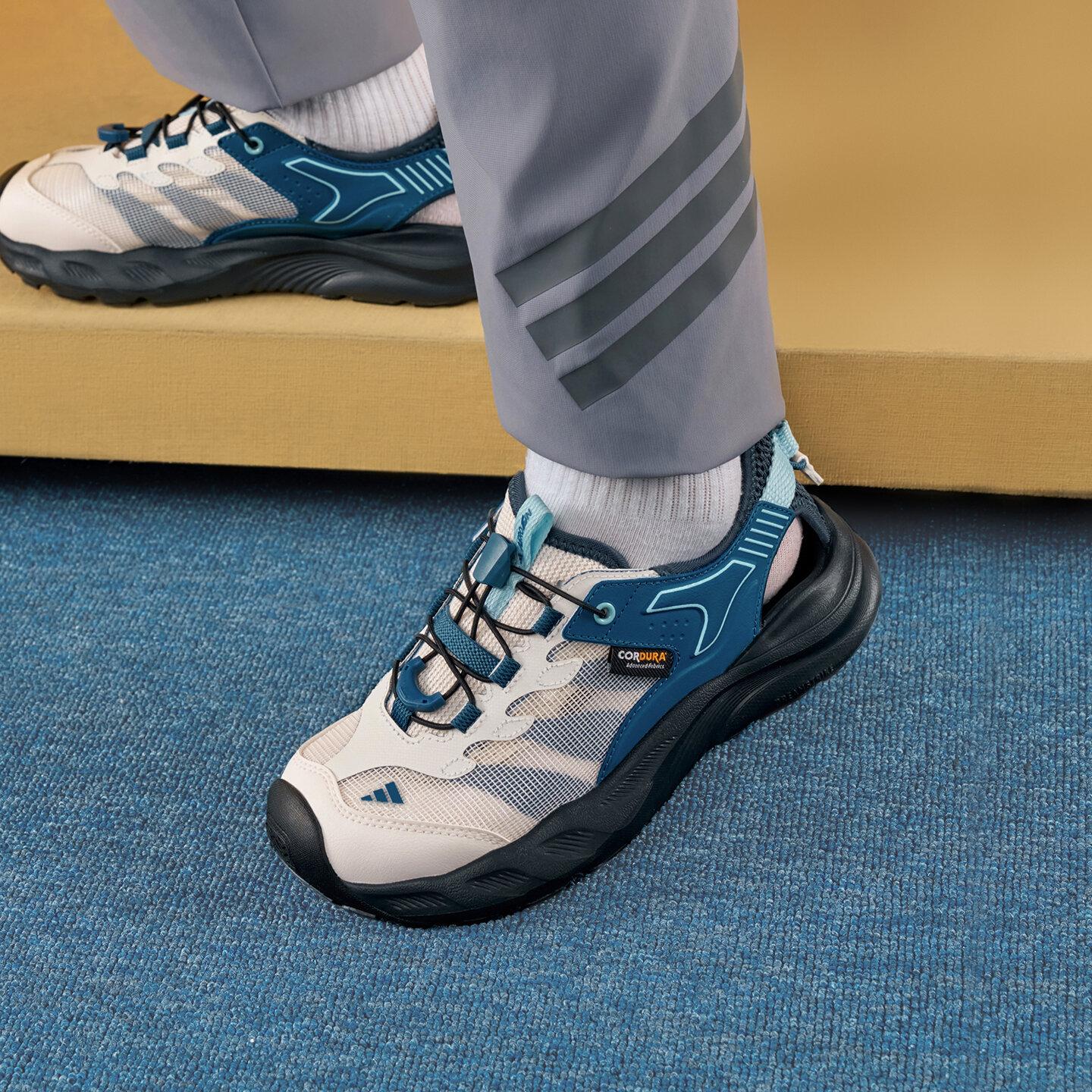 Adidas AEROFIN Low top Sandal White Blue Kids  30.5
