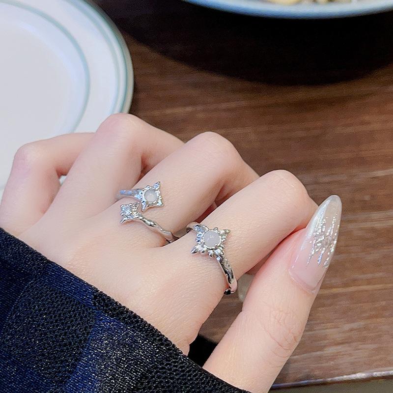 Flüssige Textur Unregelmäßiger Französischer High-End Mondstein Offener Ring Nischendesign Personalisierter Stern Zeigefingerring