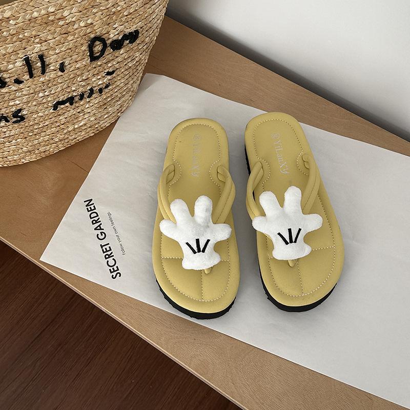 

Design sense niche flat-bottomed sandals outer wear flip-flops 2025 spring and summer Korean version of the new sandals women s shoes 40
