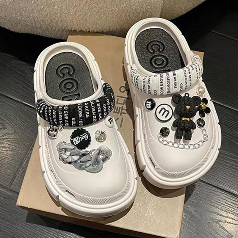 Fashion Charms Sandals 2025 New Clog Shoes Outdoor Women Slippers Thick Sole High Quality Summer Sandals For Girls