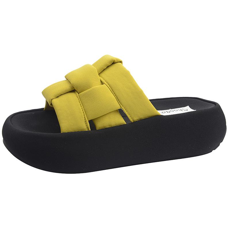 Small thick-bottomed woven sandals girl 2025 summer new fashion wear open-toed seaside beach slippers