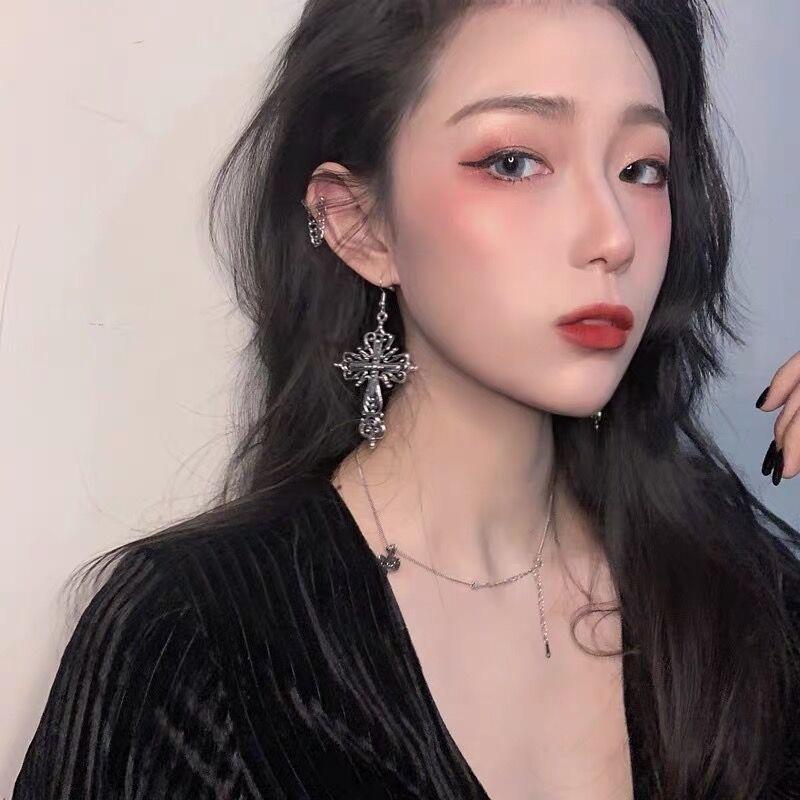 Retro Style Japanese Engraved Cross Earrings, Versatile Temperament, Ear Hooks, No Ear Piercings, Ear Clips For Women