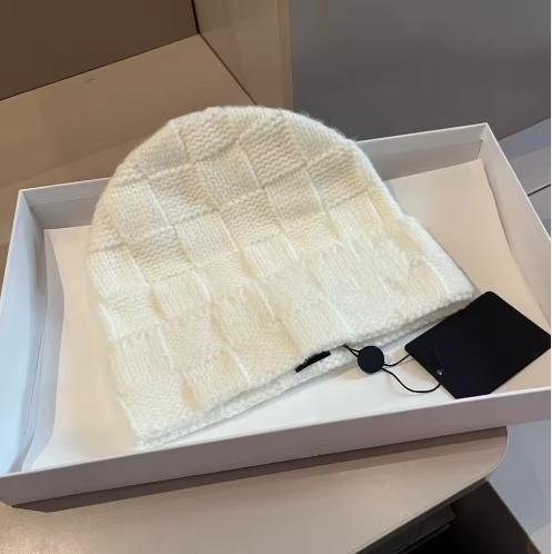 Reversible Wool Knit Beanie Versatile, Warm Autumn/Winter Hat with Jacquard Character Pattern (100% Wool) белый