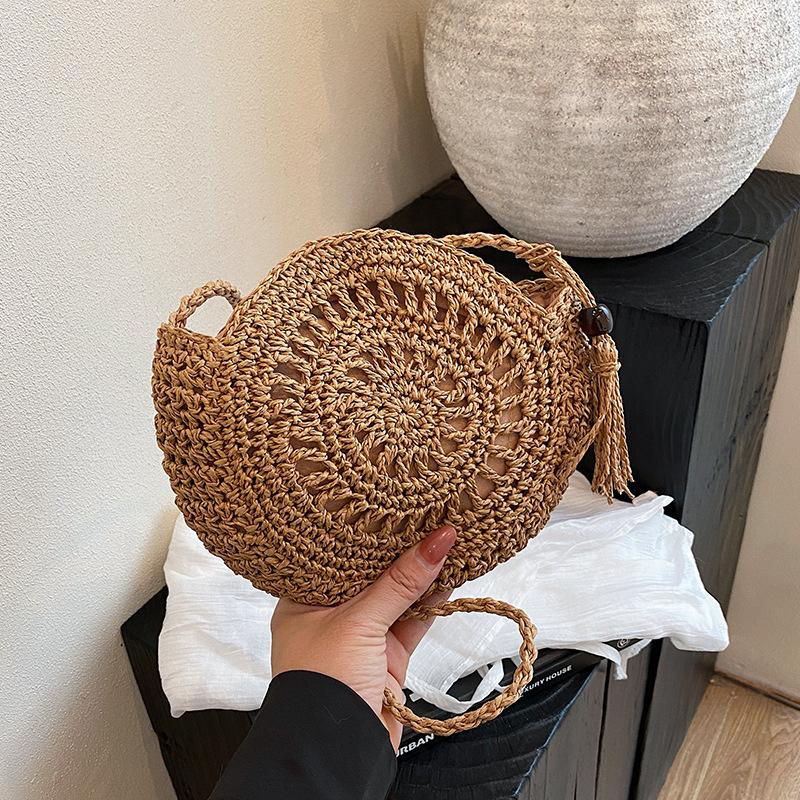 

Personality trend niche casual simple small round bag fashion 2025 summer new foreign style women s shoulder messenger bag хакі