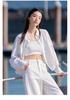 Lightweight and relaxed short jacket for female actors, versatile and cool top for women