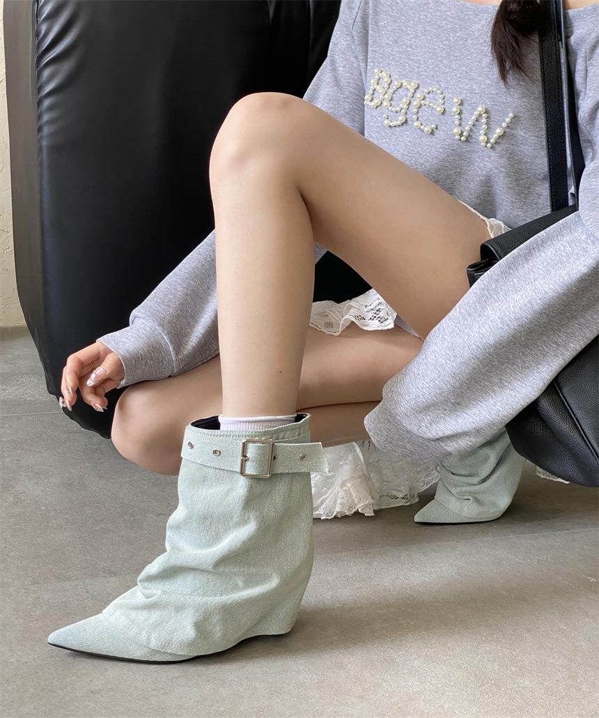 

Trendy fried street! European and American sexy babes white high-heeled short boots women s belt buckle rivet babes pointed trousers boots 39 светло-синий