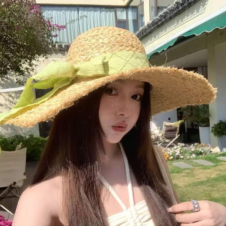 Summer Raffia Straw Hat Women Wide-brimmed Sun Protection, Beach and Seaside Bow, Woven Design, Perfect for Holidays