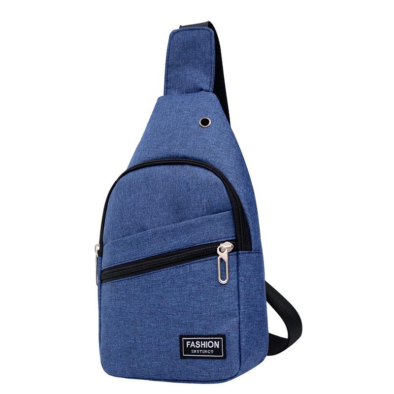 Модная крутая спортивная сумка для отдыха перед сундуком синий