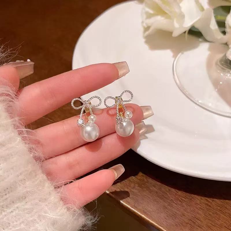 

Korean bow pearl stud earrings female ins wind sweet niche design earrings simple earrings