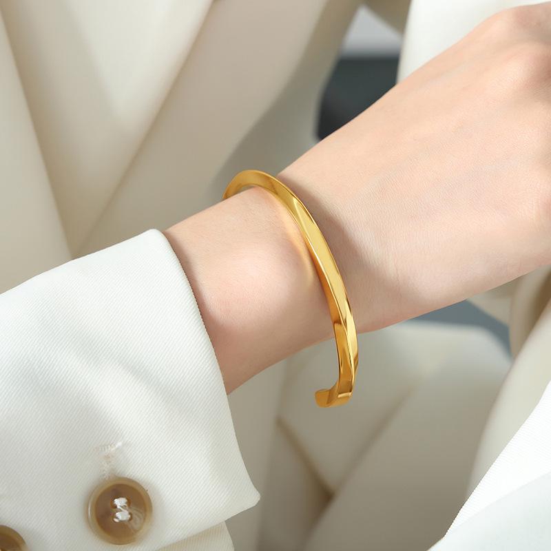 18K Gold Baroque French Knotted Geometric Titanium Steel Bracelet for Women