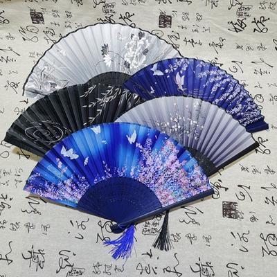 Ventilador dobrável estilo vintage chinês, ventilador portátil com eixo de bambu, padrão de flor, arte, artesanato, presente, decoração de casa