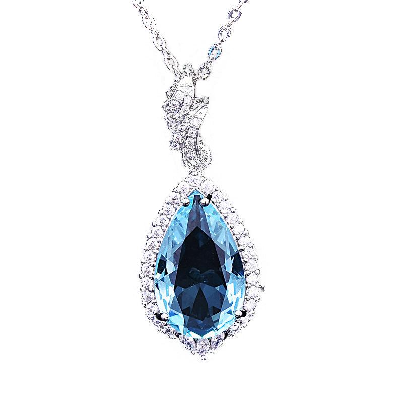 Collana Goccia d'Acqua in Topazio Blu Zaffiro con Accenti di Diamante