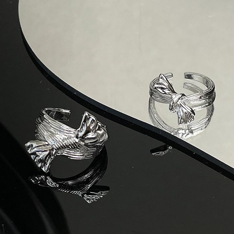 Nischendesign Unregelmäßiger Plissierter Bogen Bonbonring Damen Kaltwind Zeigefinger Offener Ring Fortgeschrittener Sinn