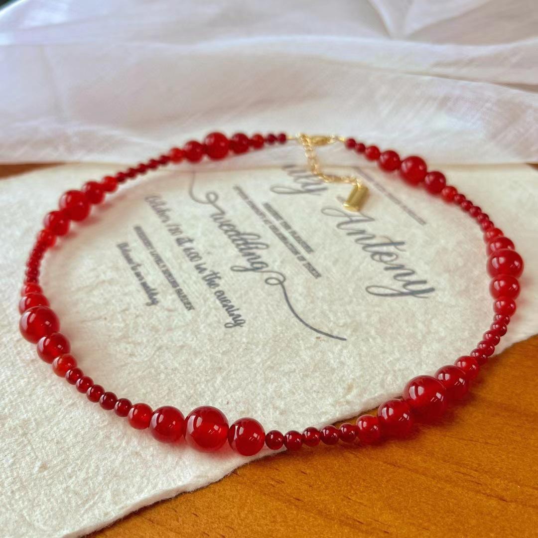 

Retro New Year Red Pigeon Blood Red Natural Chalcedony Gradual Change Design Sense Collarbone Chain Agate Necklace