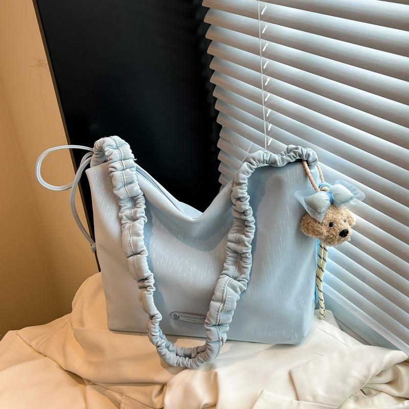 Casual large-capacity bag women's new versatile shoulder underarm bag college student going messenger bag