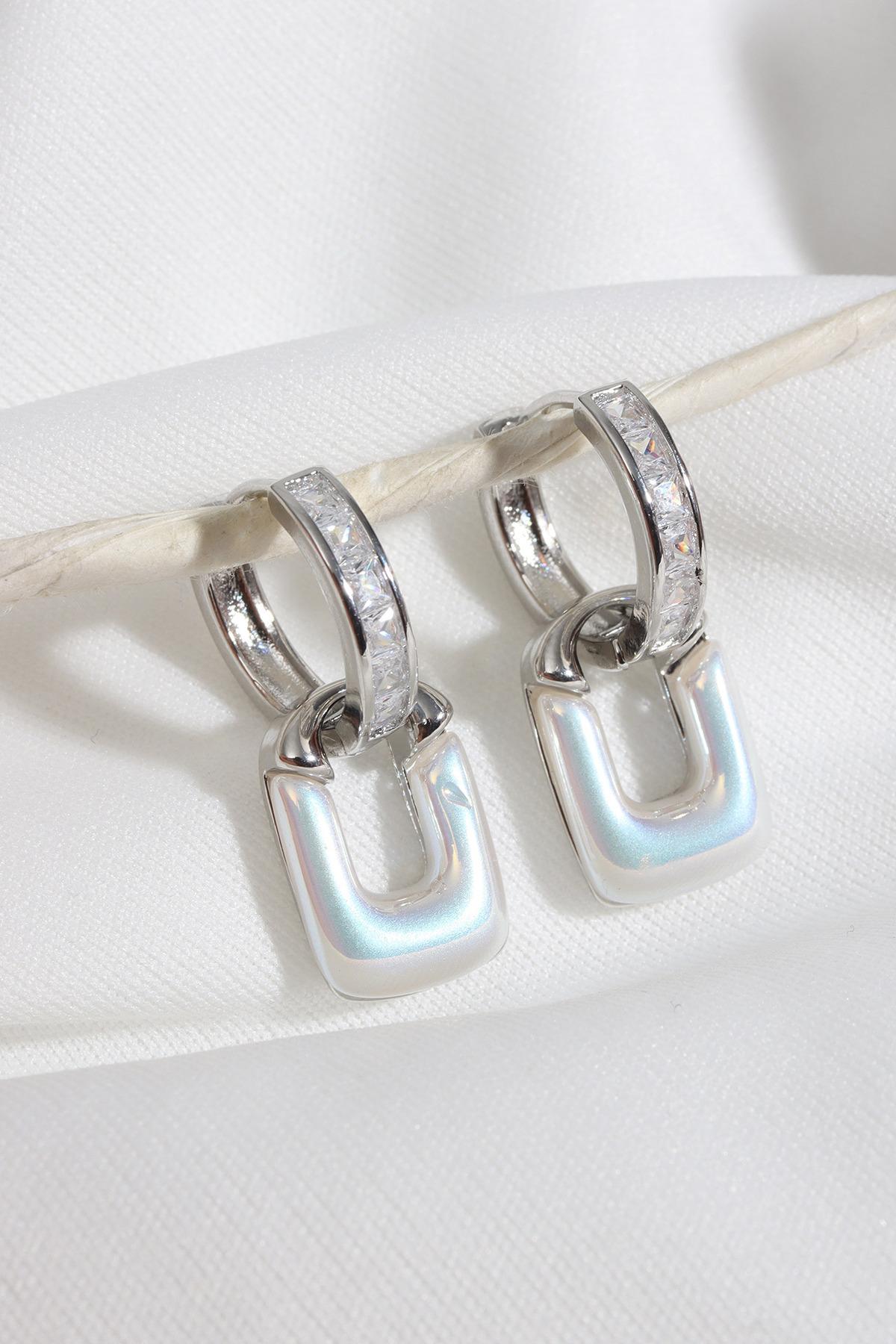 

Серьги-кольца серебряного цвета с подвеской из квадратного камня и перламутра