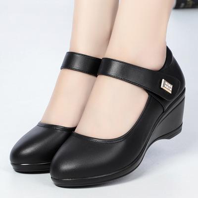 2025 Nouvelles Femmes Printemps Plateforme Compensée Talon Haut Mode Respirant Âge Moyen Bouche Peu Profonde Chaussures Mère Peau Douce Confortable