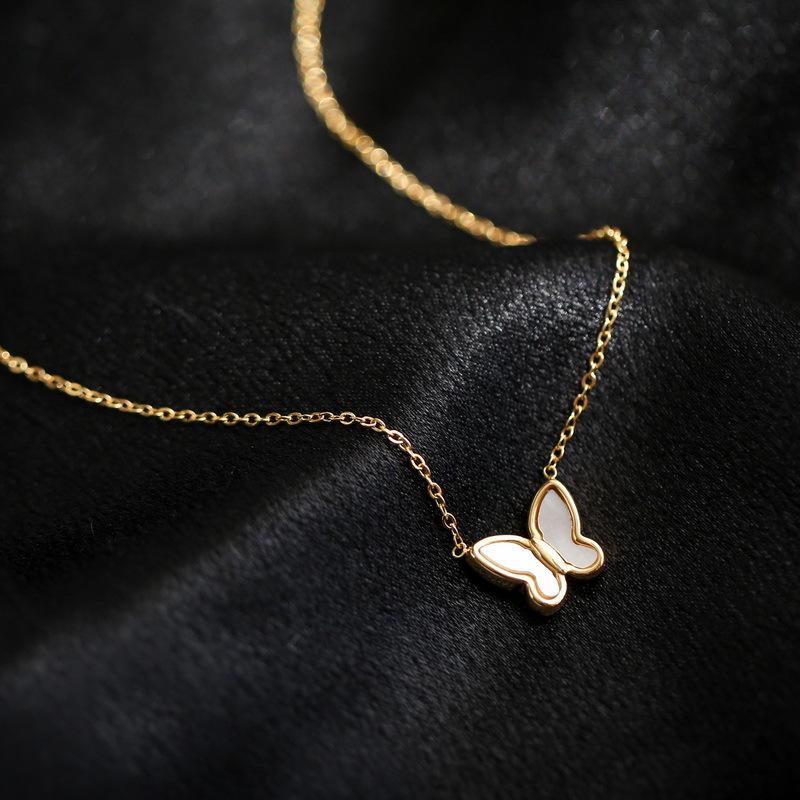 European and American Retro Imitation White Shell Butterfly Necklace Collarbone Chain Female Short Chain