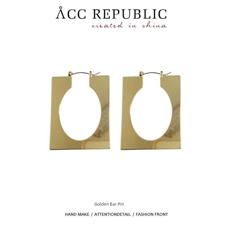 

Original Fancy Rectangular Metal Stud Earrings for Women New New Arrival Western Style Great-Looking Earrings Fashion High Profile Retro Earrings Gold