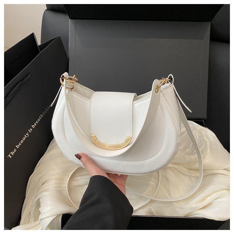 Retro fashion simple temperament commuter shoulder bag women's spring and summer texture armpit bag Korean version saddle bag trend