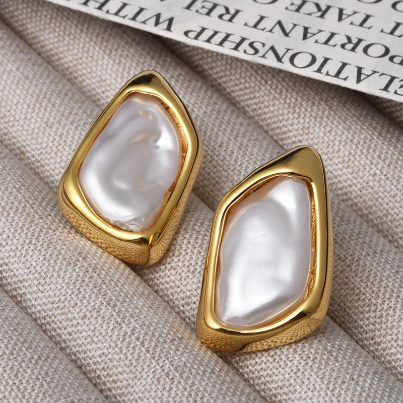 Vintage Baroque Shell Stud Earrings Women Gold Retro Premium Dainty Versatile Statement Fashion Jewelry Gift