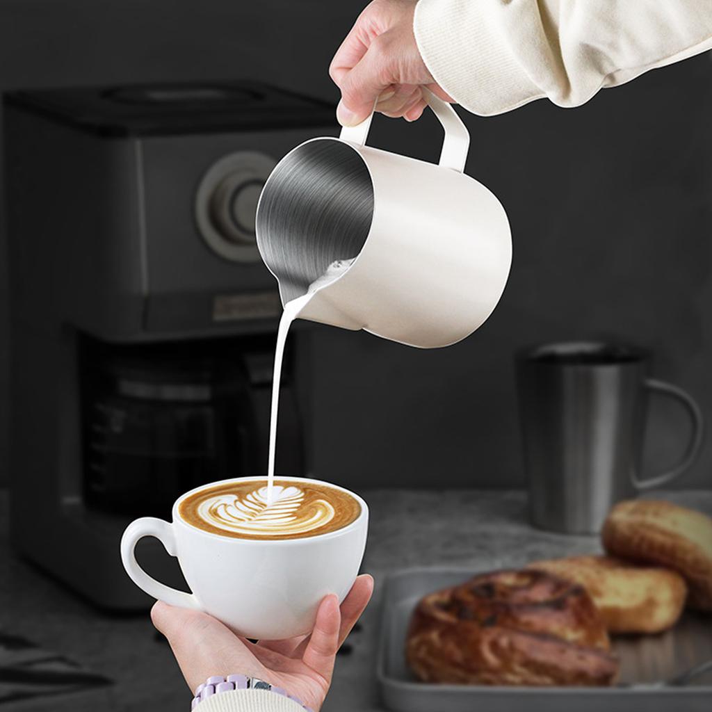 Coffee Milk Frothing Cup Stainless Steel Jug Steaming Pitcher 700ml Coffee Art for Coffee Drinks Coffee Steaming Pitcher