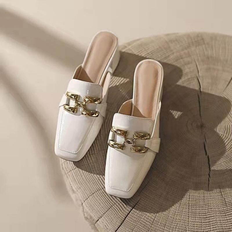 Fashion Fashion Cover Toe Chain Decoration Womens Half Slippers Outdoor Slides Med Heeled Mules Shoe 2025 Luxury Square Heel Sandal